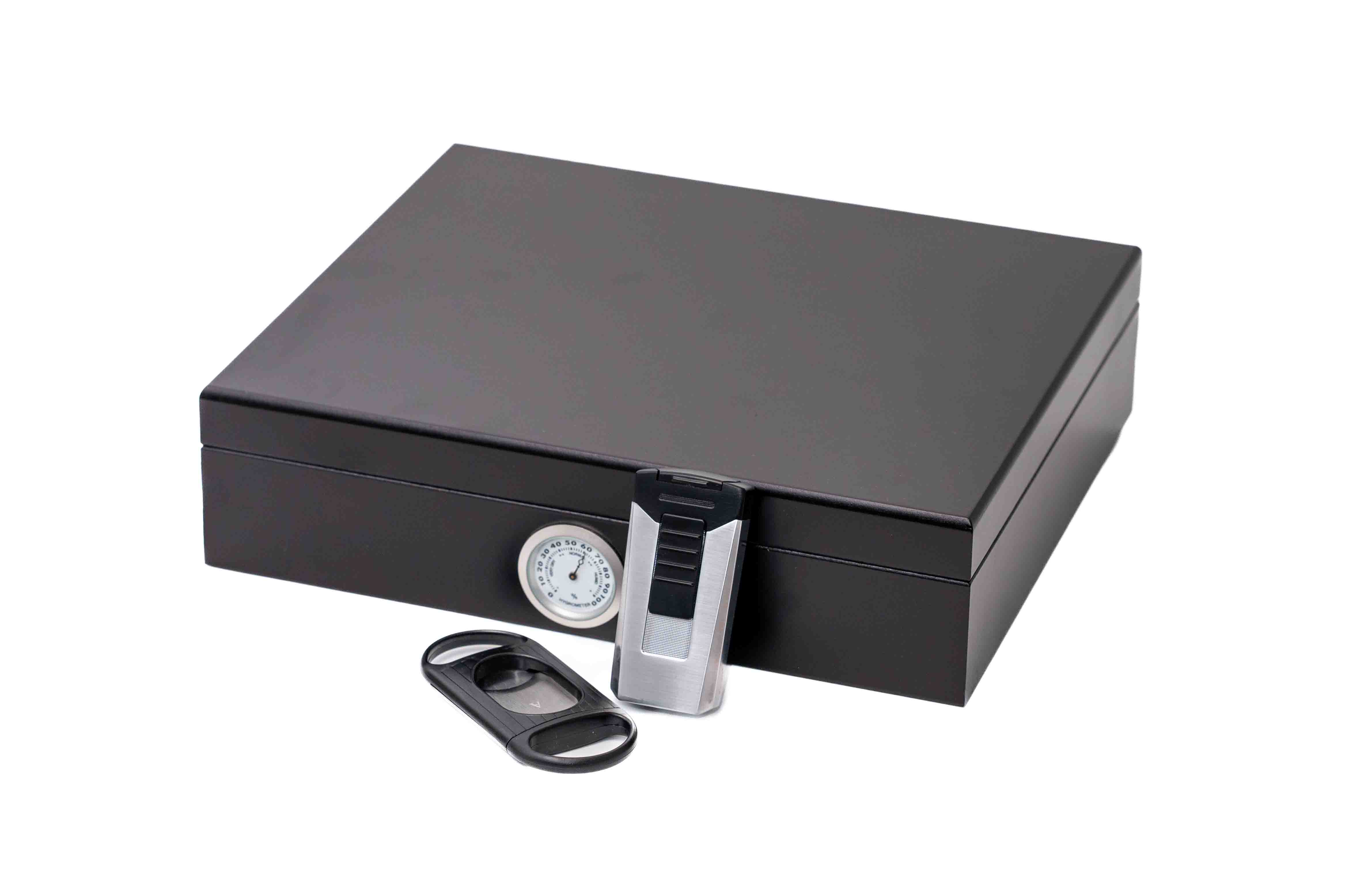 Humidorshop Cigarset szivaros ajándék szett - 30 szálas humidorral, szivarvágóval és szivargyújtóval